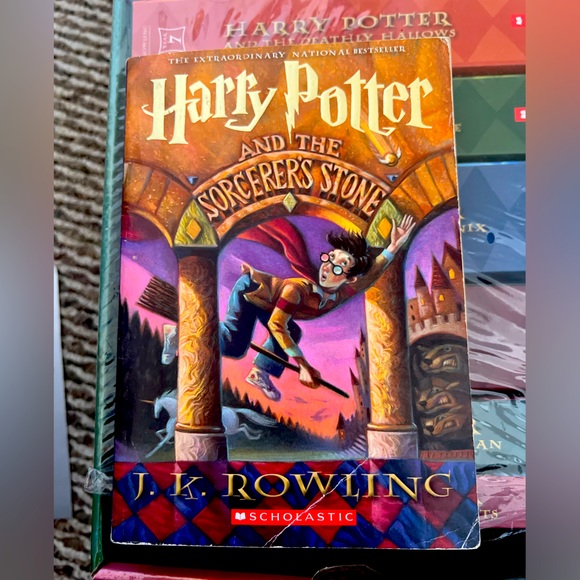 Harry Potter Paperback Box Set (Books 1-7) - Picture 3 of 7